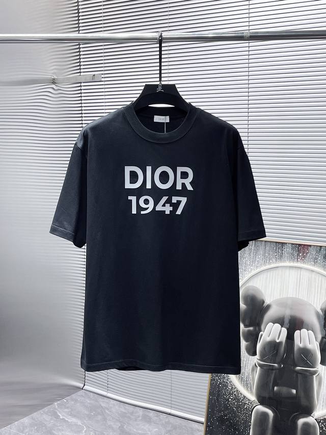 迪奥 Dior 2024新款 圆领 短袖 T恤 体恤 半袖 高端版本 专柜定制面料 透气舒适度高 细节无可挑剔 品牌元素设计理念 体现高品质 手感细腻柔软 呈现